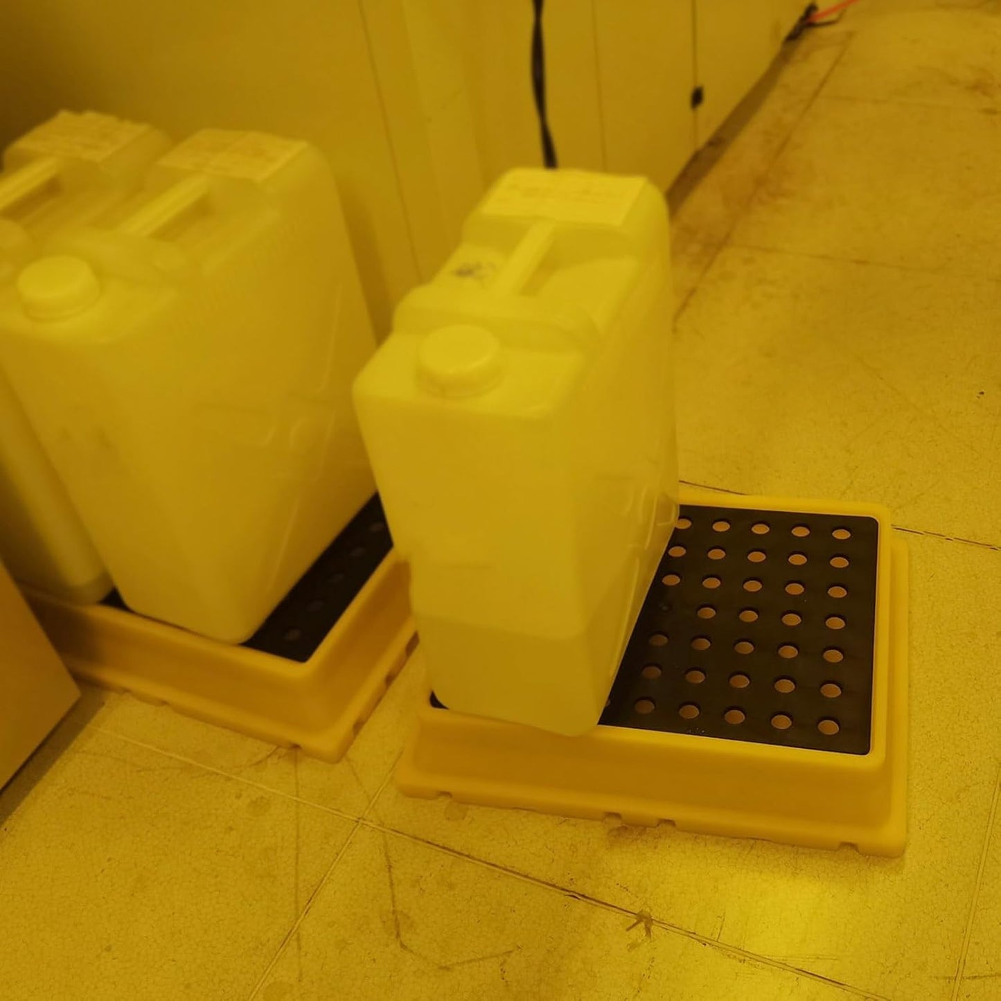 Drum Containment Spill Pallet, Industrial Nestable Oil Drums Leak-Proof Tray, Garage Storage Detachable Anti Slip Polyethylene Platform with Drain (Color : Yellow-1 Pack, Size : 20.9"x16.1"x